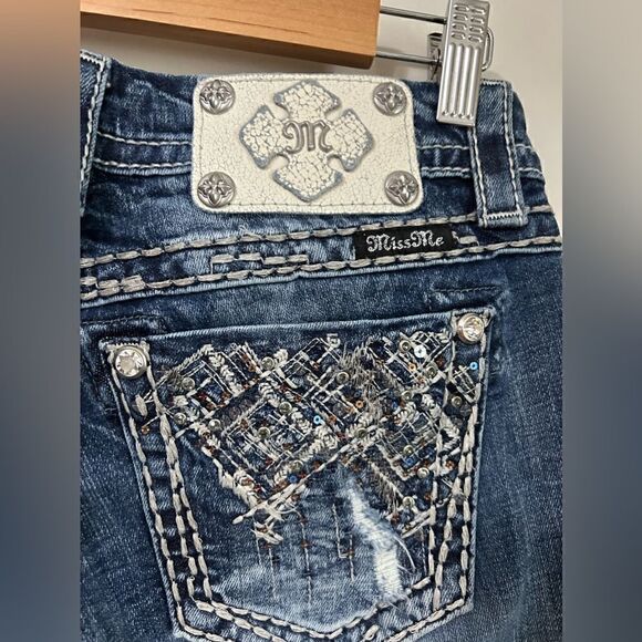 Miss Me Signature Skinny Jeans - Picture 9 of 11